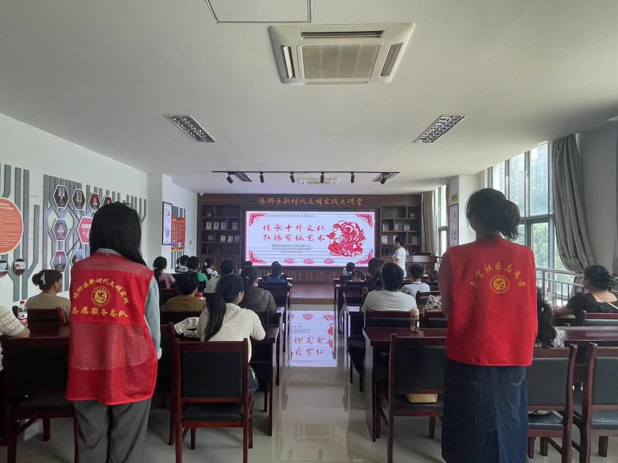 琅琊区新时代文明实践中心联合三官社区新时代文明实践站开展暑期未成年人实践活动“传承中华文化 弘扬剪纸艺术”主题活动.png