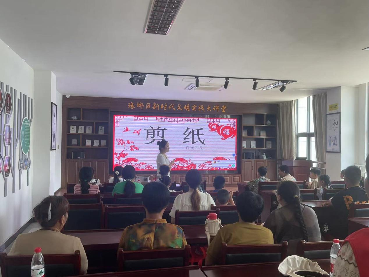 琅琊区新时代文明实践中心联合三官社区新时代文明实践站开展暑期未成年人实践活动“传承中华文化 弘扬剪纸艺术”主题活动2.png