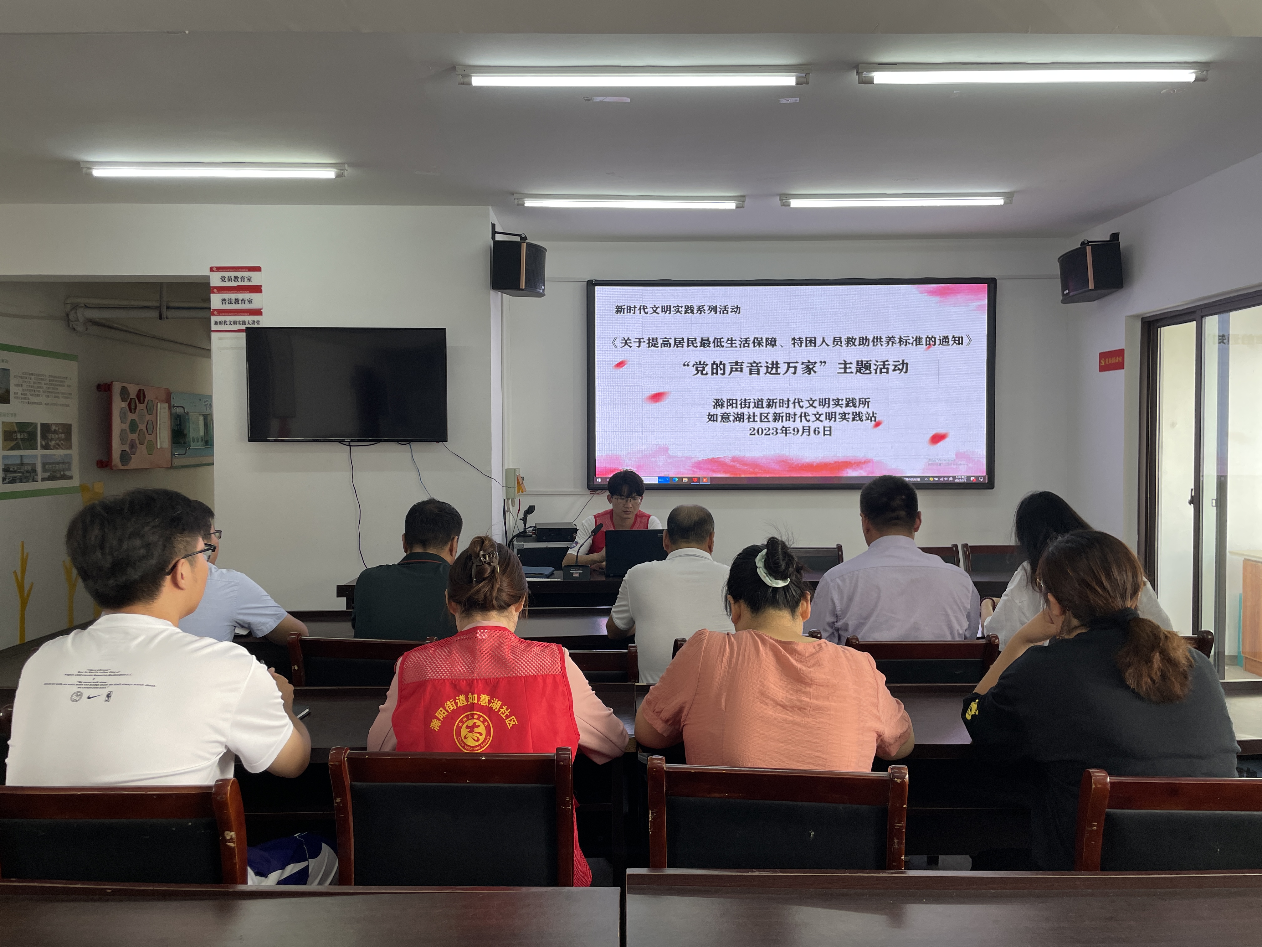 如意湖社区新时代文明实践站开展学习《关于提高居民最低生活保障、特困人员救助供养标准的通知》“党的声音进万家”主题活动.png