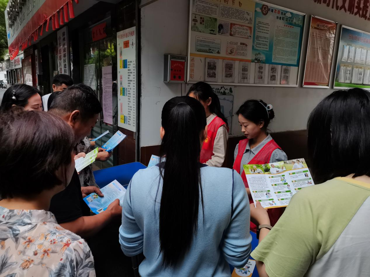 东后街社区新时代文明实践站开展“科学世界 实践生活”主题科普志愿宣传活动2.png