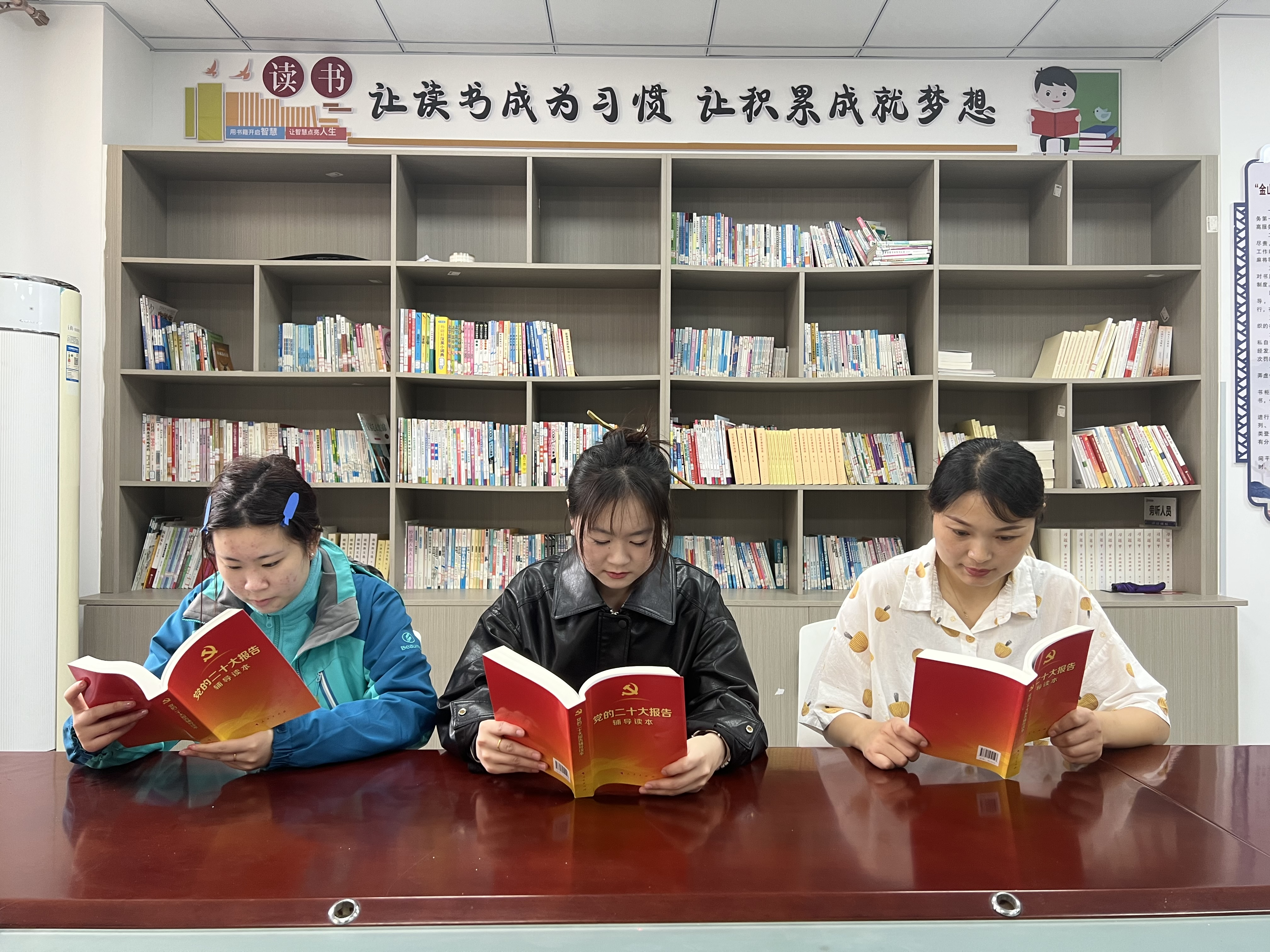 金山路社区新时代文明实践站开展“党的声音进万家 声声入耳润民心”-“学习贯彻党的二十大精神”-文明实践宣讲活动2.png