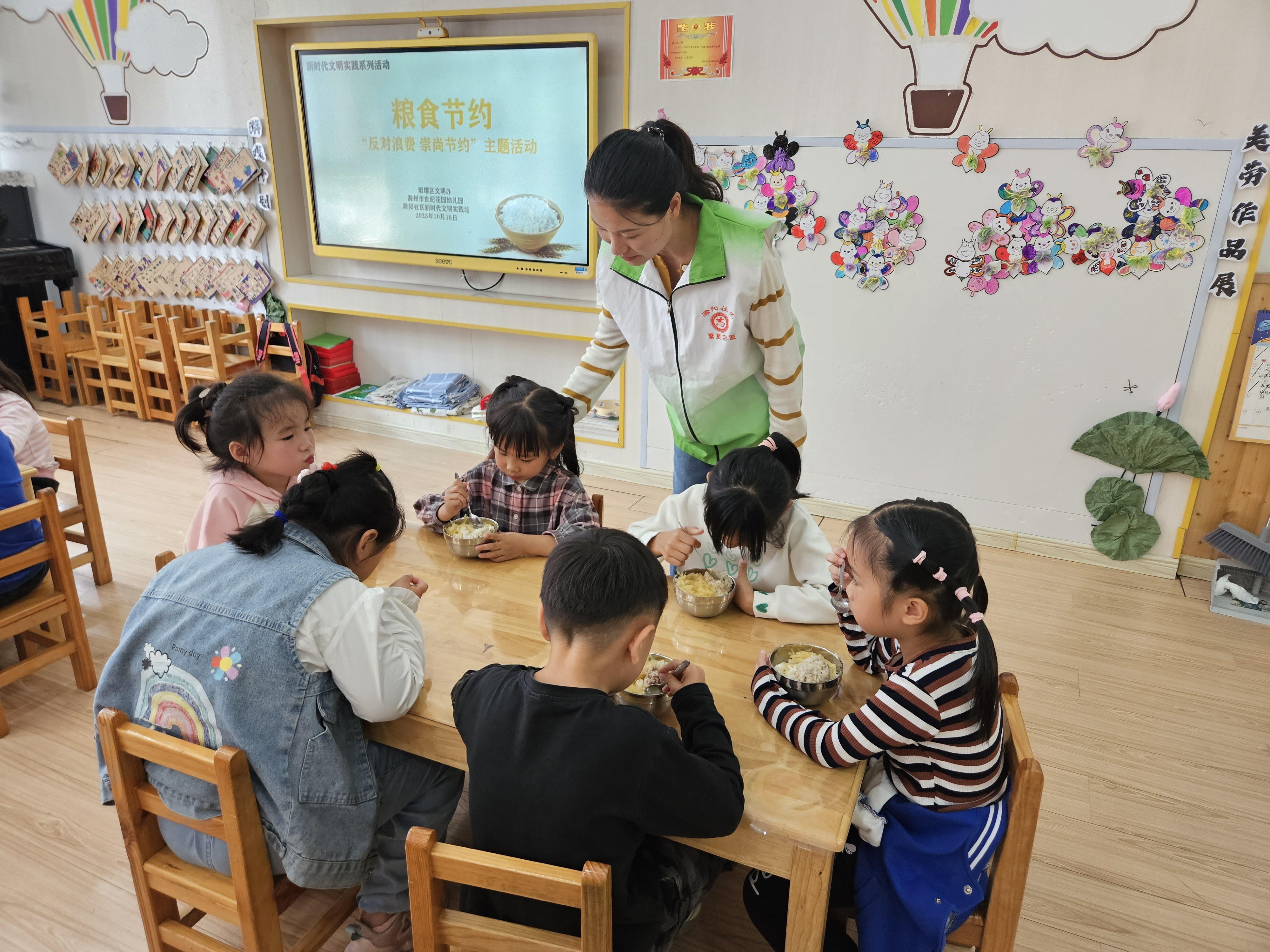 10月18日，滁阳社区新时代文明实践站开展“粮食节约”反对浪费崇尚节约主题活动.png