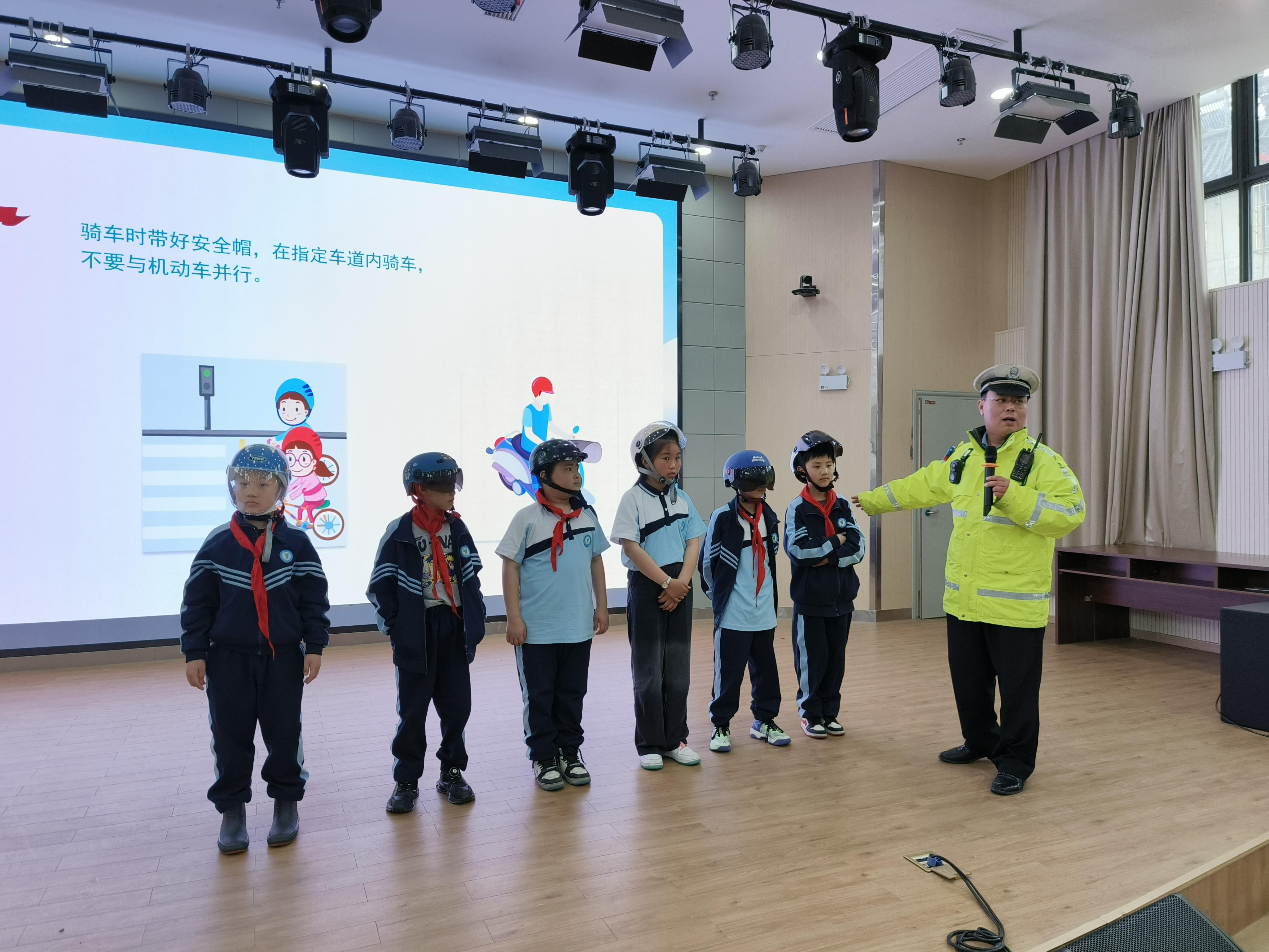 5月11日，高巷社区新时代文明实践站开展“文明交通 与你‘童’行”交通安全主题宣传活动2.png
