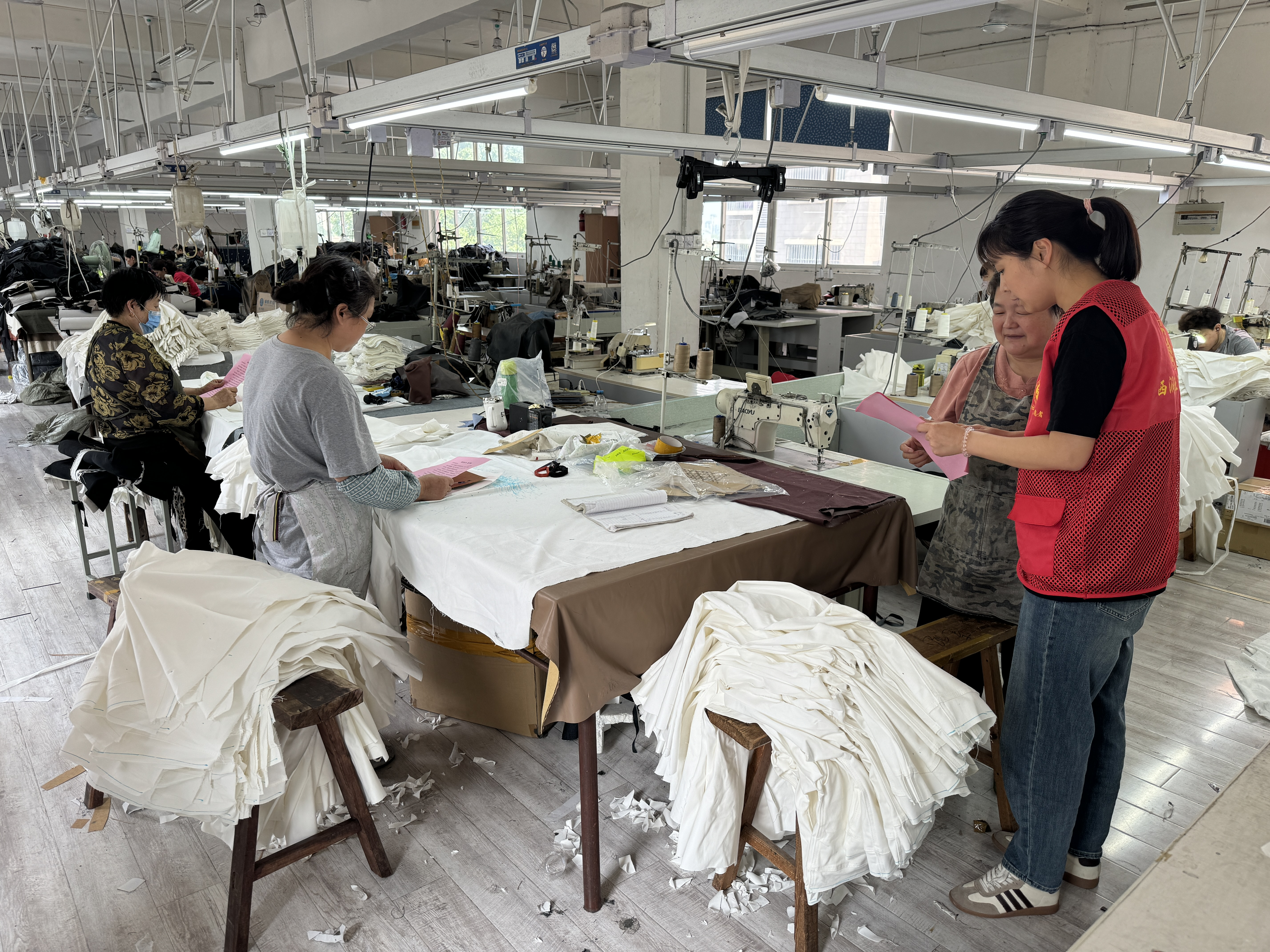 6月6日，西涧社区新时代文明实践开展“构筑安全堡垒，共筑安全防线”——“安全生产月”主题宣传2.png