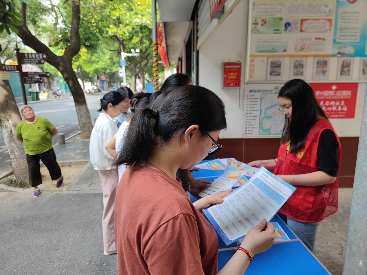 6月13日，东后街社区新时代文明实践站开展《琅琊区创业担保贷款政策问答》政策宣讲活动2.png