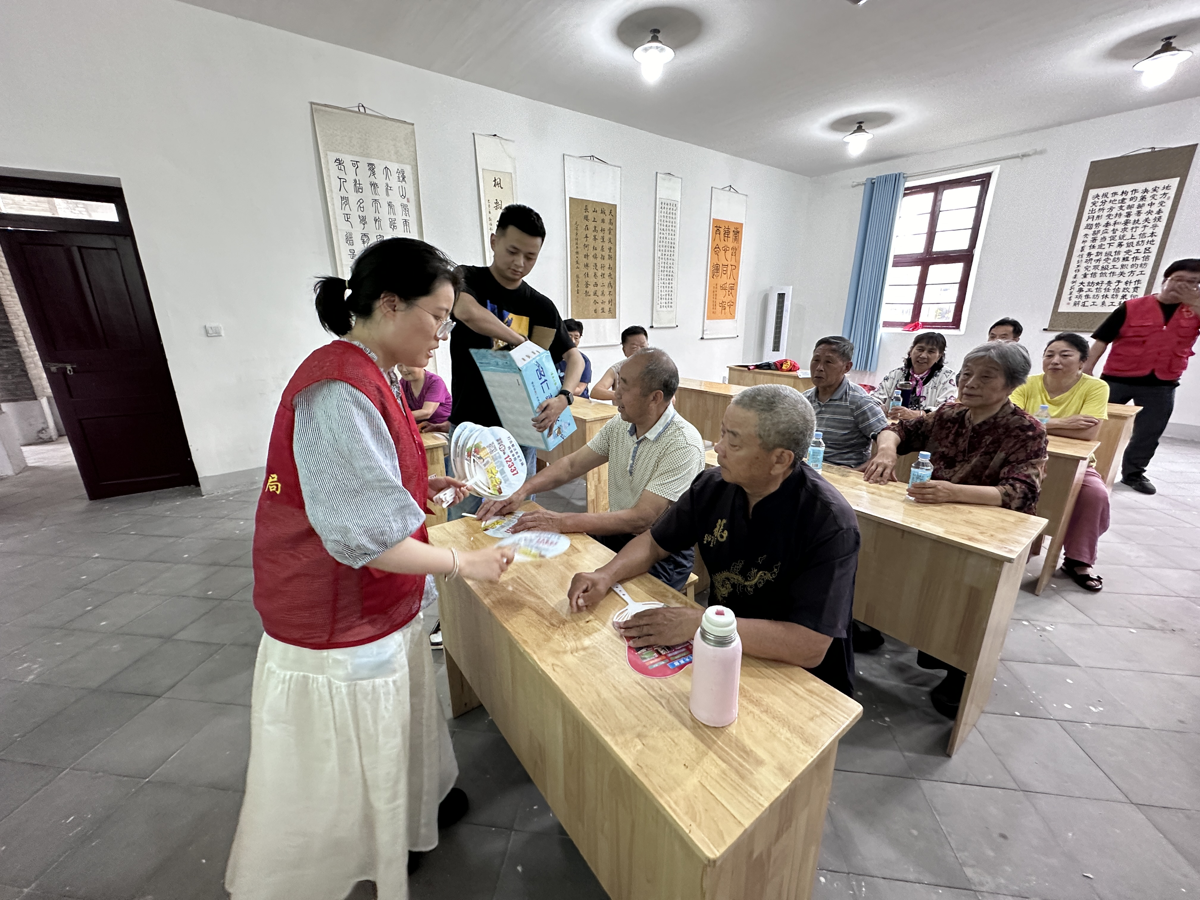 6月14日，鼓楼社区新时代文明实践站开展“守住钱袋子 护好幸福家”防范养老诈骗宣传活动2.png