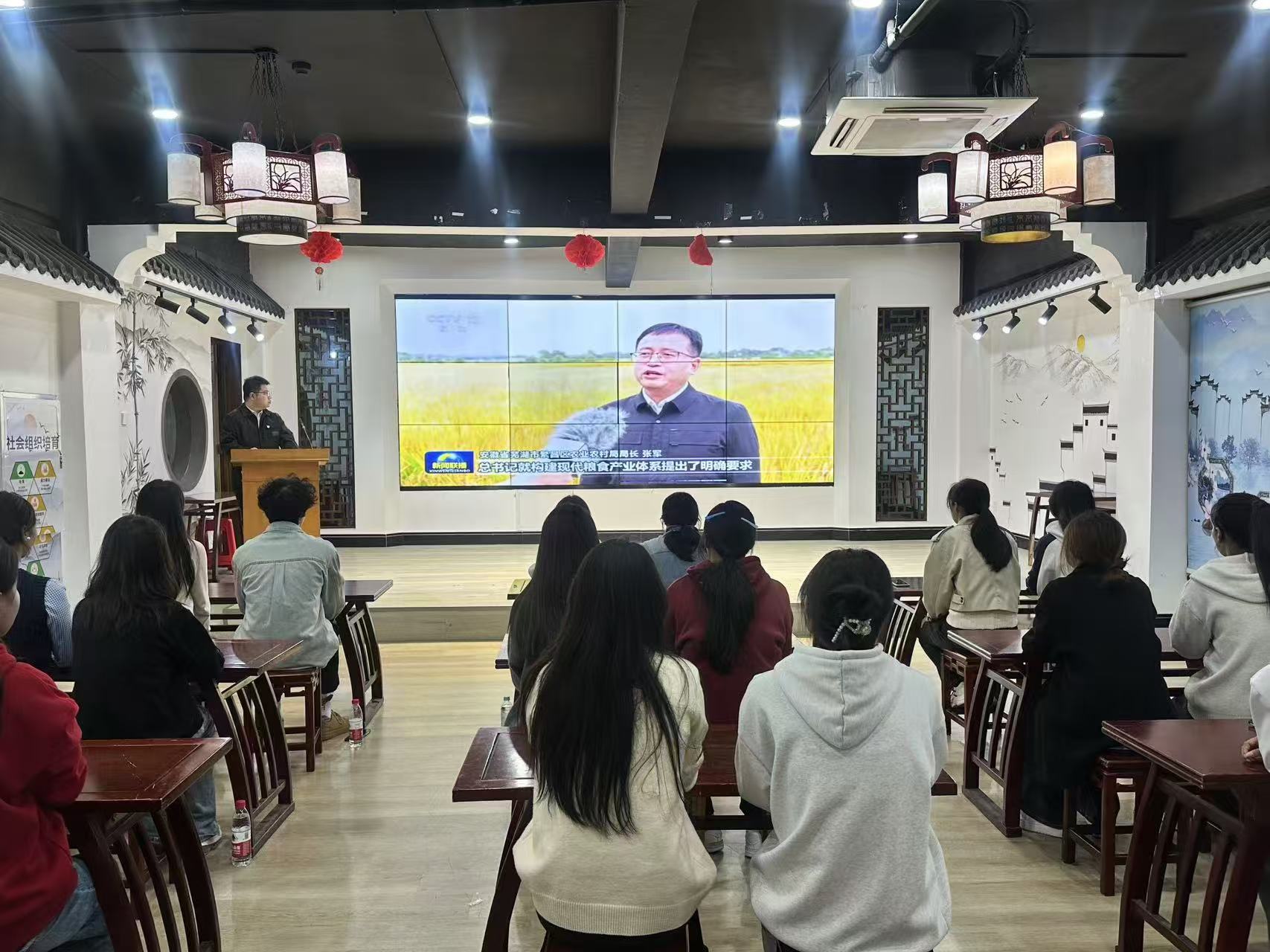 0月31日下午，琅琊区青年讲师团讲师宁仁轶在琅琊区团代表联络站开展学习贯彻党的二十届三中全会精神及习近平总书记考察安徽时重要讲话精神专题宣讲。 (3).jpg