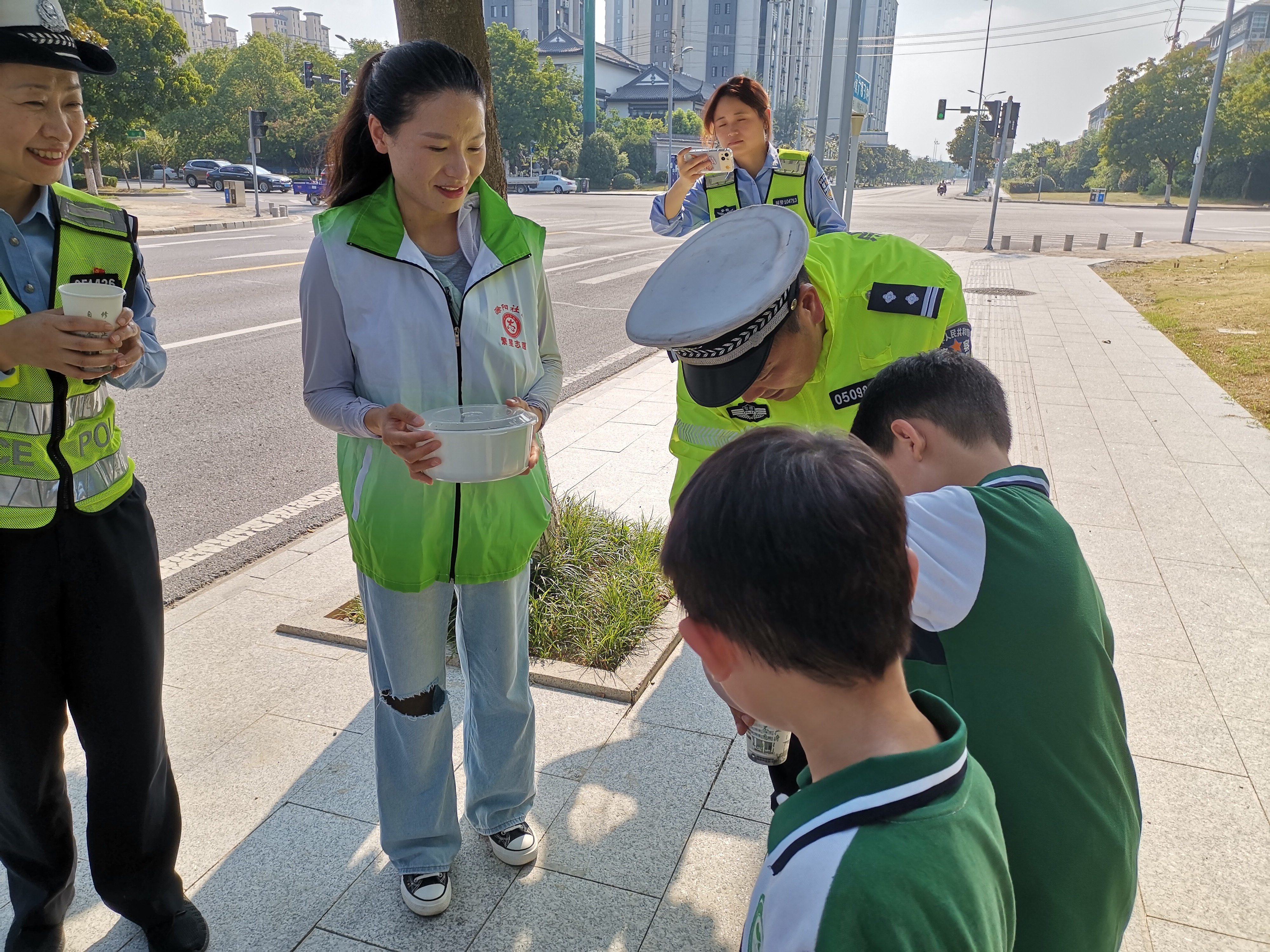 滁阳社区新时代文明实践站开展“珍爱生命，文明出行”交通安全知识宣讲活动2.png