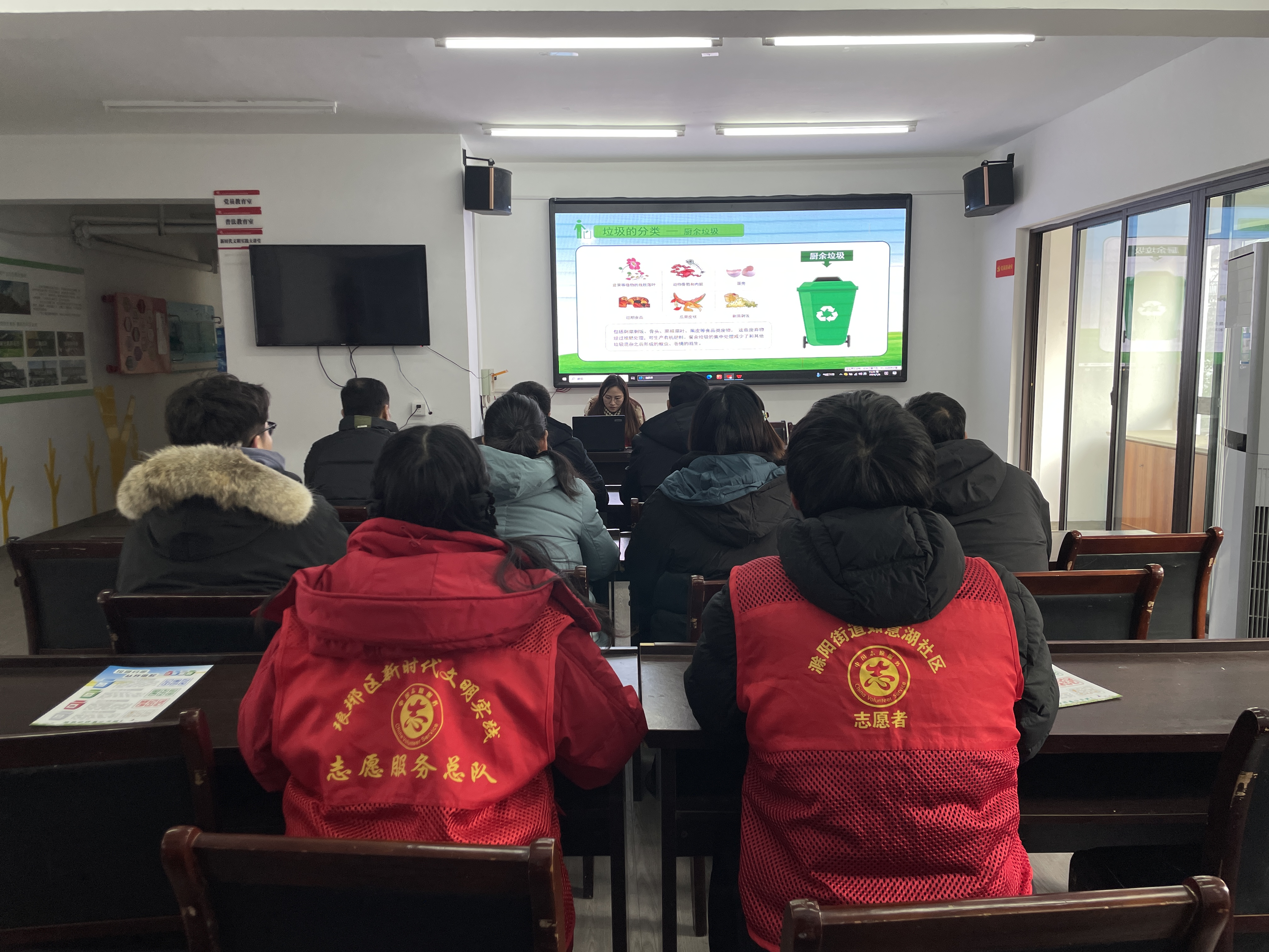1月8日，如意湖社区新时代文明实践站开展“垃圾不落地 家园更美丽”-琅琊区2024年“卫生环保”志愿服务活动2.png