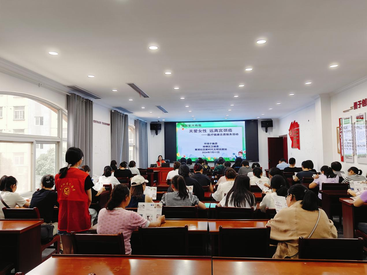 7月11日，菱湖社区新时代文明实践站开展“关爱女性 远离宫颈癌”医疗健康志愿服务活动.png